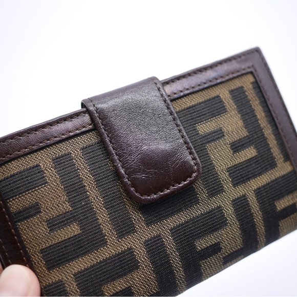 🍓FENDI Zucca Compact Wallet - Picture 4 of 12
